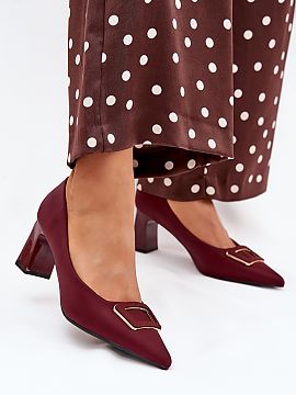 Block heel pumps Step in style  Women\'s pumps made of eco leather, set on a column-shaped heel, are an elegant proposal for various occasions. The decorative buckle in the