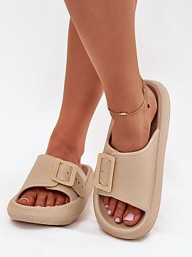 Flip-flops Step in style  Women\'s sandals from the Vinceza brand, set on a thick sole, are a combination of comfort and modern style. The model stands out with a lar