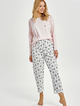 Pyjama Taro  Two-piece women\'s pajamas that combine comfort and a fashionable look. The long-sleeved blouse is decorated with a stylish inscription, mad