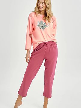 Pyjama Taro  Comfortable women\'s pajamas designed with everyday relaxation in mind. The blouse with 7/8 sleeves and a round neckline is made of soft mat