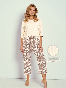 Pyjama Taro  Comfortable women\'s pajamas with a loose fit, designed for peaceful sleep and relaxation. The top with 3/4 sleeves and a classic, round nec