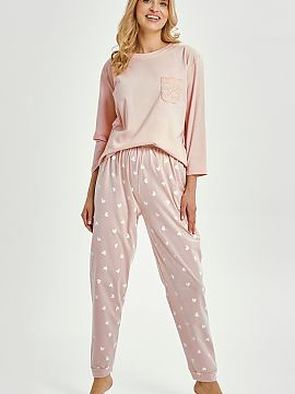 Pyjama Taro  Stylish and functional women\'s pajamas that combine comfort with subtle elegance. The blouse with 7/8 sleeves and a round neckline fits nic