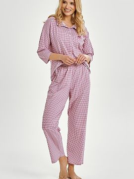 Pyjama Taro  This ladies\' pajama is the perfect combination of comfort and style. The classic shirt with 3/4 sleeves, buttoned and finished with a colla