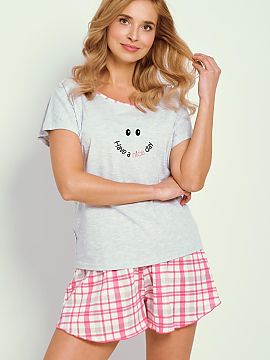 Pyjama Taro  Comfortable women\'s pajamas with a loose fit, ideal for warm nights. The short-sleeved shirt decorated with a print on the front adds a gir