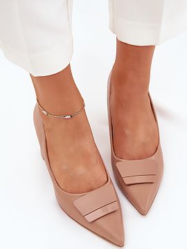 Block heel pumps Step in style  Women\'s pumps made of eco leather, set on a pillar-shaped heel, combine elegance with comfort. Pointed toes slim the legs, and a decorative