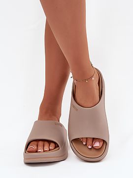 Flip-flops Step in style  Women\'s flip-flops from the Big Star brand made of soft and pleasant to the touch foam. The high platform adds a few centimeters of height,