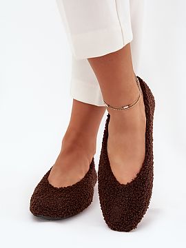 Balerinki Step in style  Stylish ballerinas covered with sheepskin fur are a combination of comfort and fashionable look. Rounded toes give them a delicate touch, wh