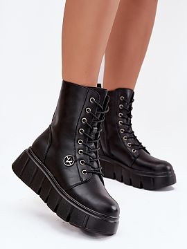 Workery Step in style  Women\'s ankle boots from Vinceza made of eco leather are a combination of comfort and a fashionable look. Set on a massive platform, they a