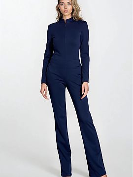 Suit Nife  Fitted women\'s jumpsuit with long sleeves made of soft and pleasant to the touch fabric. The model has a front zipper, which allows you to 