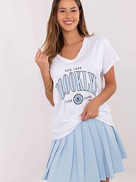 Set Relevance  Casual women\'s set consisting of a t-shirt and pleated skirt, perfect for everyday styling. The t-shirt is made of soft cotton with a touch