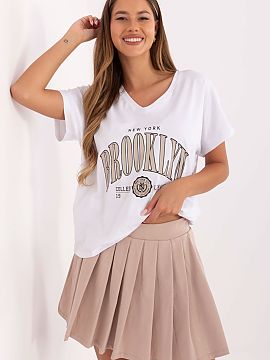 Set Relevance  Casual women\'s set consisting of a t-shirt and pleated skirt, perfect for everyday styling. The t-shirt made of soft cotton with elastane h