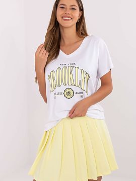 Set Relevance  Casual women\'s set consisting of a t-shirt and pleated skirt, perfect for everyday styling. The t-shirt, made of soft cotton with a touch o