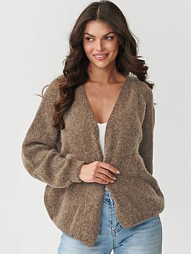 Cardigan Makadamia  A short women\'s cardigan made of a luxurious blend of kid mohair, wool, polyamide, and acrylic will wrap you in pleasant warmth on cooler d