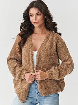 Cardigan Makadamia  A short women\'s cardigan made of a luxurious blend of kid mohair, wool, polyamide, and acrylic will wrap you in pleasant warmth on cooler d