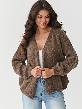 Cardigan Makadamia  A short women\'s cardigan made of a luxurious blend of kid mohair, wool, polyamide, and acrylic will wrap you in pleasant warmth on cooler d