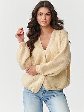 Cardigan Makadamia  Short women\'s cardigan made of luxurious blend of kid mohair, wool, polyamide and acrylic will wrap you in pleasant warmth on cooler days. 