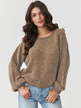 sweter Makadamia  This women\'s sweater is a synonym of elegance and comfort, an ideal choice for women who value luxurious materials and timeless style. It i