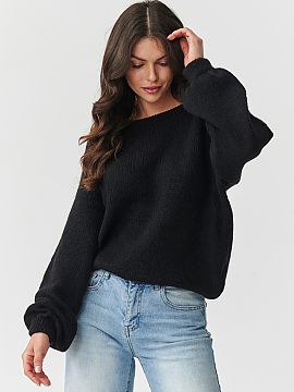 sweter Makadamia  This women\'s sweater is a synonym of elegance and comfort, an ideal choice for women who appreciate luxurious materials and timeless style.