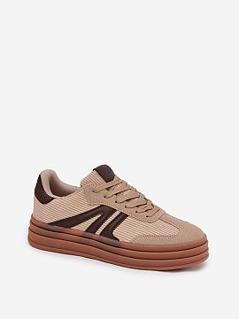 Sports footwear Step in style