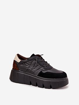 Sports footwear Step in style