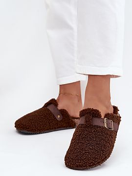 Slippers Step in style  Women\'s slippers with sheepskin fur are the perfect combination of comfort and style. Covered, rounded toes provide wearing comfort, and an