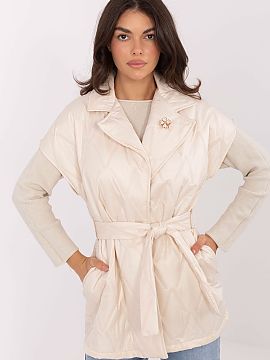 Gilet Rue Paris  Elegant women\'s quilted vest of standard length, fastened with a button and equipped with classic lapels. Made of polyester, with synthetic