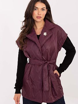 Gilet Rue Paris  Elegant women\'s quilted vest of standard length, fastened with a button and equipped with classic lapels. Made of polyester, with synthetic