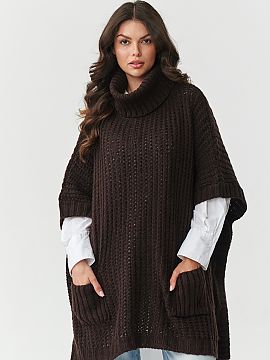 golf Makadamia  Discover a unique women\'s poncho-style sweater that combines trendy design and unparalleled comfort. The loose, oversized silhouette with e