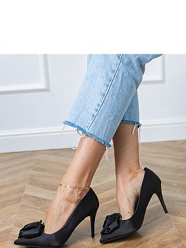 High heels Solea  Unique satin pumps that attract attention thanks to the striking flower application. The delicate shine of the fabric adds elegance, and the