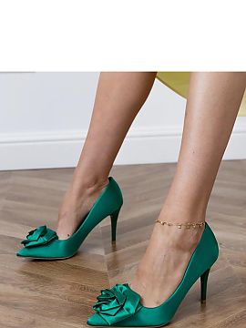 High heels Solea  Unique satin pumps that attract attention thanks to the spectacular flower appliqué. The delicate shine of the fabric adds elegance, and th