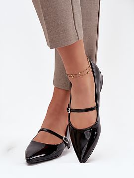 Balerinki Step in style  Women\'s ballet flats made of patent eco-leather are an elegant model for everyday wear and special occasions. Set on a low heel, they guara