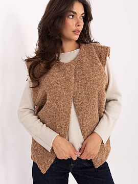 Gilet Rue Paris  Women\'s boucle vest without fastening is a fashionable and practical proposal in a casual style, perfect for everyday wear. Made of polyest