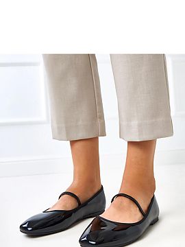 Balerinki Solea  Classic women\'s patent leather ballerina flats made of high-quality synthetic material that combine elegance with the comfort of everyday w