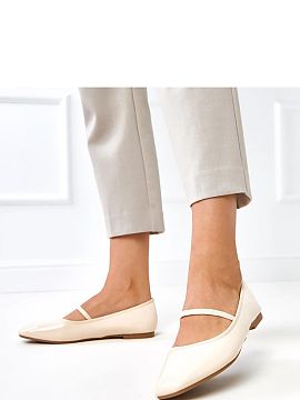 Balerinki Solea  Classic women\'s patent leather ballet flats made of high-quality synthetic material that combine elegance with everyday comfort. The model 