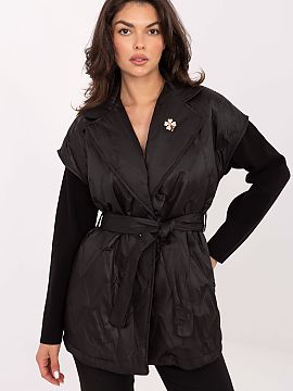 Gilet Rue Paris  Elegant women\'s quilted vest of standard length, buttoned and equipped with classic lapels. Made of polyester, with synthetic filling, it i