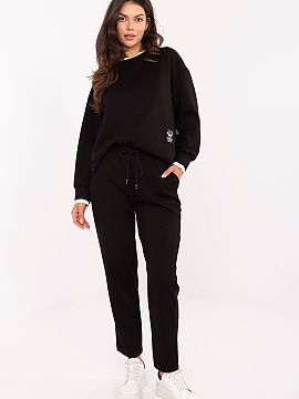 Complete Rue Paris  Women\'s casual set made of soft, delicate and exceptionally pleasant to the touch butter-like material. The set consists of a sweatshirt wi