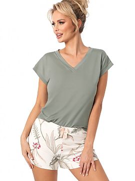 Pyjama Donna  Light and feminine women\'s pajamas created with comfort in mind for warm days. The blouse with short sleeves and a V-neckline looks stylish