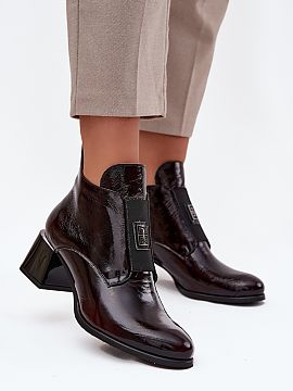 Heeled boots Step in style  Boots made of natural leather are a combination of elegance and comfort. Set on a stable block heel, they provide comfort all day long. The 