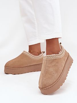 Snow boots Step in style  Women\'s snow boots made of eco suede are the perfect proposal for winter. The model is decorated with a border in the form of embroidery, w