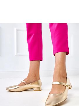 Pumps Solea  Pumps with a decorative strap with a pearl are an elegant and subtle model that will add charm to any styling. Made of high-quality eco-leat