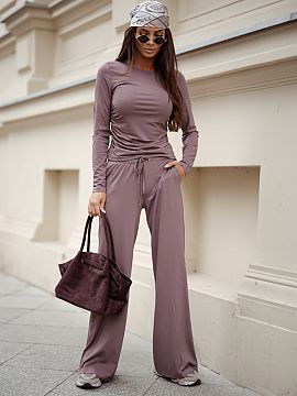 Complete LaBalancia  Discover our SHIRA set with long sleeves in the shade of Mocca, which combines elegance and comfort. Created for women who appreciate not on