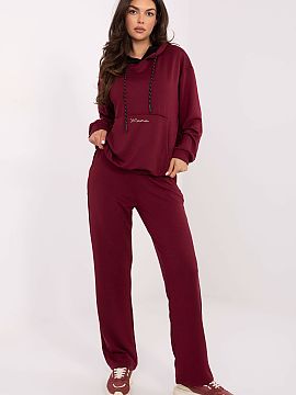 Complete Relevance  Women\'s tracksuit set consisting of a sweatshirt and pants in a casual style, perfect for everyday occasions. Made of exceptionally soft bu