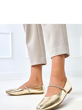 Balerinki Solea  Elegant women\'s ballet flats made of high-quality synthetic leather. The classic design with a square toe gains a unique character thanks t