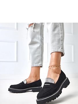 Mocassin Solea  Stylish women\'s moccasins made of soft, suede-like eco leather. The classic design with a round toe gains an elegant character thanks to sh