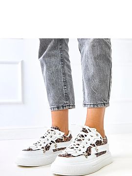Sports footwear Solea  Stylish low-cut sports shoes with stylish, leopard print inserts. Made of eco-friendly leather, they combine comfort and modern design. Clas