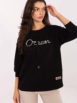 Bluzka Relevance  Casual everyday blouse, perfect for everyday wear. Made of soft cotton with elastane, it provides comfort and freedom of movement. It has a 