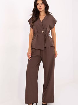 Complete Italy Moda  An elegant women\'s set consisting of a vest and trousers, perfect for everyday wear, work, and formal occasions. Made of a blend of viscose