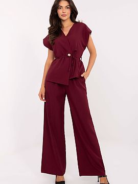 Complete Italy Moda  Elegant women\'s set consisting of a vest and trousers, perfect for everyday wear, work, and formal occasions. Made of a blend of viscose an