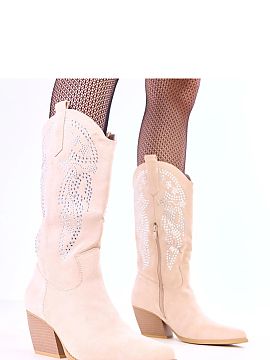 Heel boots Solea  Stylish cowboy boots made of ecological suede leather combine everyday comfort with trendy design. The model with a classic, pointed toe and