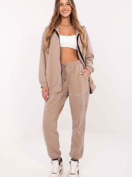 Complete Relevance  Women\'s tracksuit set in casual style, perfect for everyday occasions. Made of cotton with a touch of elastane, it ensures comfort and free